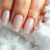 Śnieżynki na paznokciach – elegancki zimowy manicure dla Ciebie